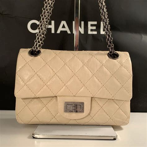 foto chanel 2.55|Chanel quilted reissue shoulder bag.